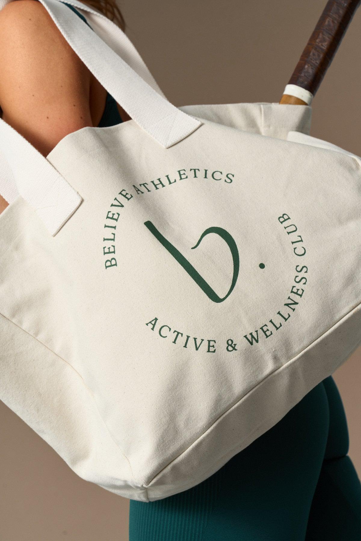 Active Tote en Cream & Green-Accessories-Tienda Ropa Leggings Yoga Sostenibles Reciclados Mujer On-line Barcelona Believe Athletics Sustainable Recycled Yoga Clothes