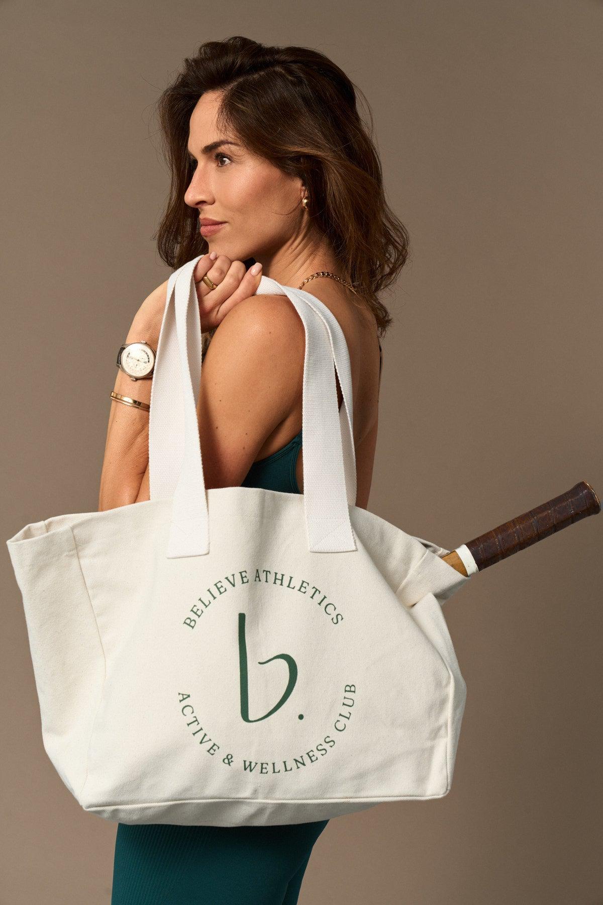 Active Tote en Cream & Green-Accessories-Tienda Ropa Leggings Yoga Sostenibles Reciclados Mujer On-line Barcelona Believe Athletics Sustainable Recycled Yoga Clothes