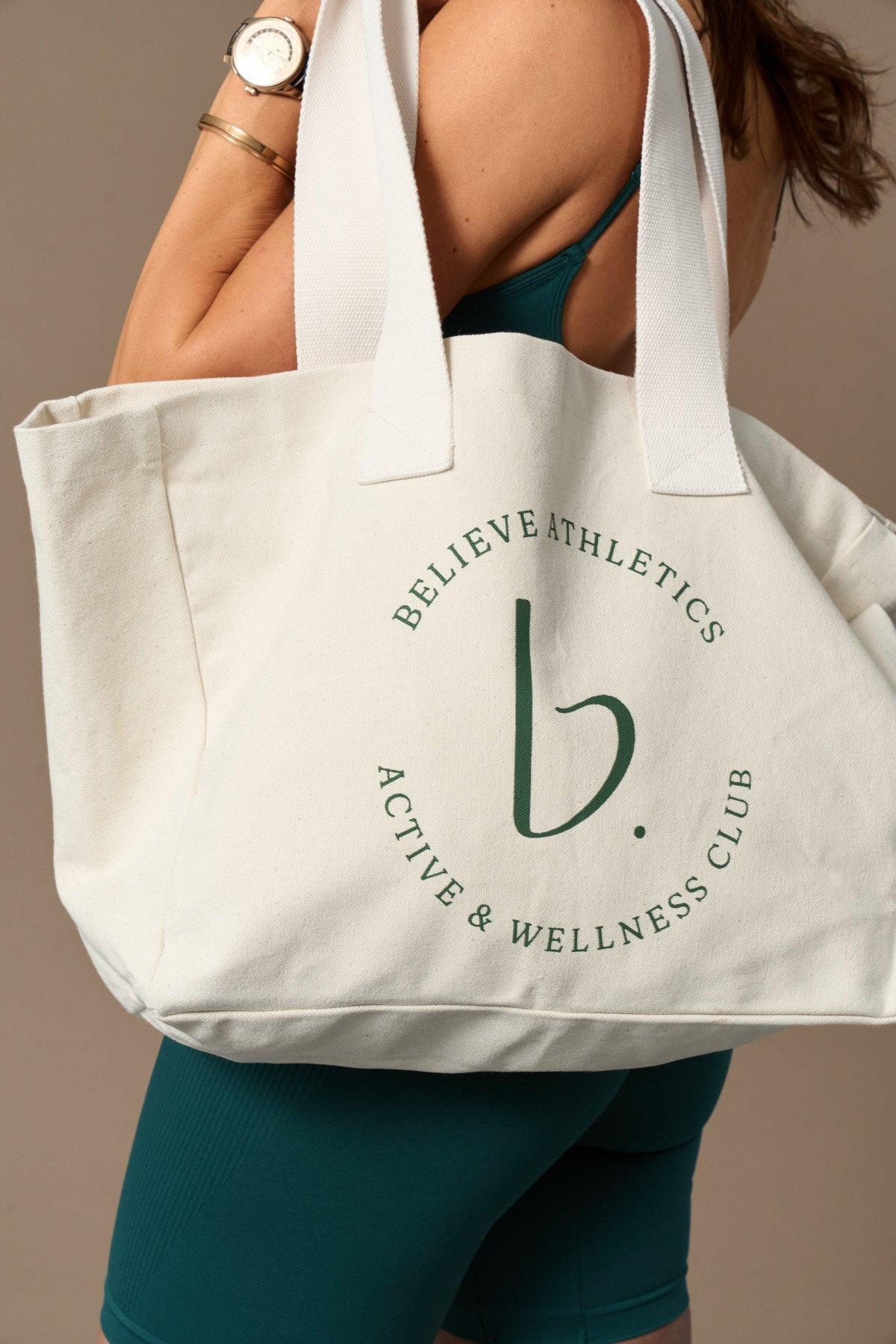 Active Tote en Cream & Green-Accessories-Tienda Ropa Leggings Yoga Sostenibles Reciclados Mujer On-line Barcelona Believe Athletics Sustainable Recycled Yoga Clothes