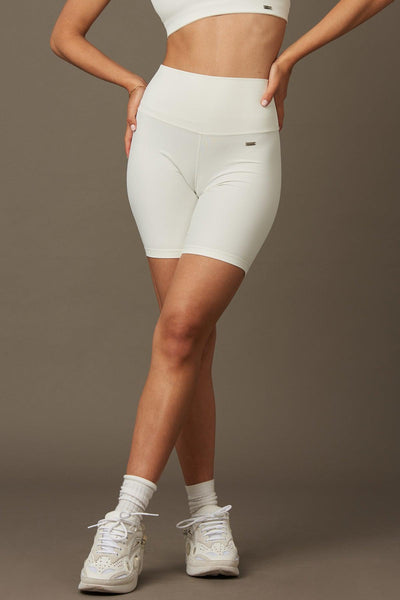 Beverly Hills Biker in Pearl White-Bikers-Store Clothing Nachhaltige recycelte Yoga-Leggings Damen Online Barcelona Believe Athletics Nachhaltige recycelte Yoga-Kleidung