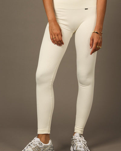 Beyond Legging en Blanco Perla