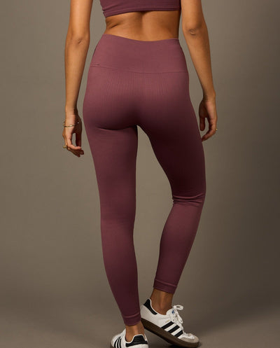 Beyond Legging in Figue-Long Leggings-Tienda Ropa Leggings Yoga Sostenibles Reciclados Mujer On-line Barcelona Believe Athletics Sustainable Recycled Yoga Clothes