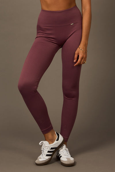 Long  Believe Beyond Legging in Figue- Leggings-Tienda Ropa Leggings Yoga Sostenibles Reciclados Mujer On-line Barcelona Leichtathletik Sustainable Recycled Yoga Clothes