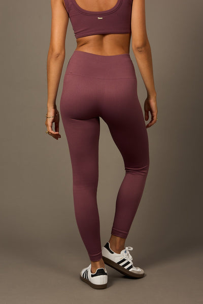 Long  Believe Beyond Legging in Figue- Leggings-Tienda Ropa Leggings Yoga Sostenibles Reciclados Mujer On-line Barcelona Leichtathletik Sustainable Recycled Yoga Clothes