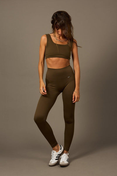 Beyond Legging in Olive-Long Leggings-Tienda Ropa Leggings Yoga Sostenibles Reciclados Mujer On-line Barcelona Believe Athletics Sustainable Recycled Yoga Clothes