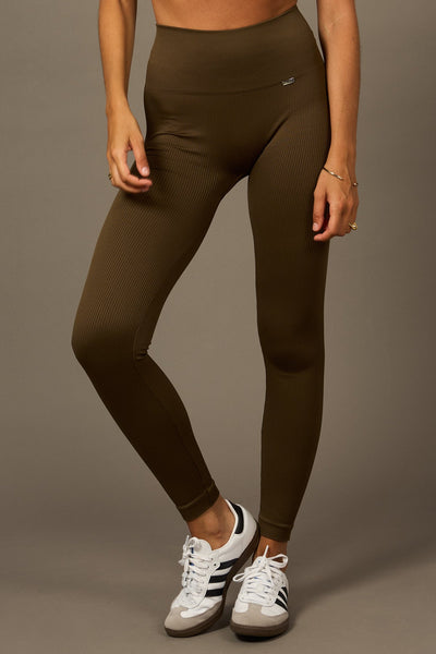 Long  Believe Beyond Legging in Olive- Leggings-Tienda Ropa Leggings Yoga Sostenibles Reciclados Mujer On-line Barcelona Leichtathletik Sustainable Recycled Yoga Clothes