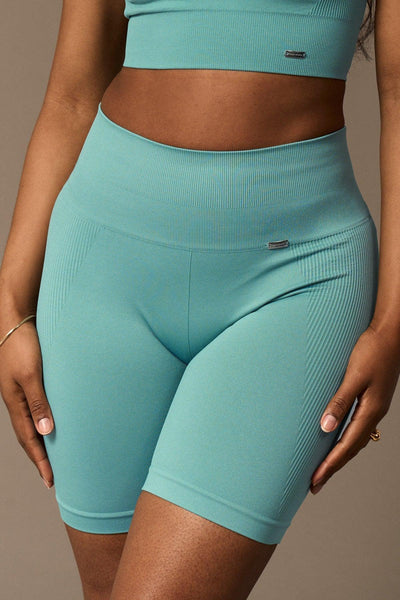 Bikers Believe Bliss Biker Push-Up in Smoke Blue- -Shoppen Sie nachhaltige recycelte Yoga-Leggings Damenbekleidung On-line Barcelona Athletics nachhaltige recycelte Yoga-Kleidung