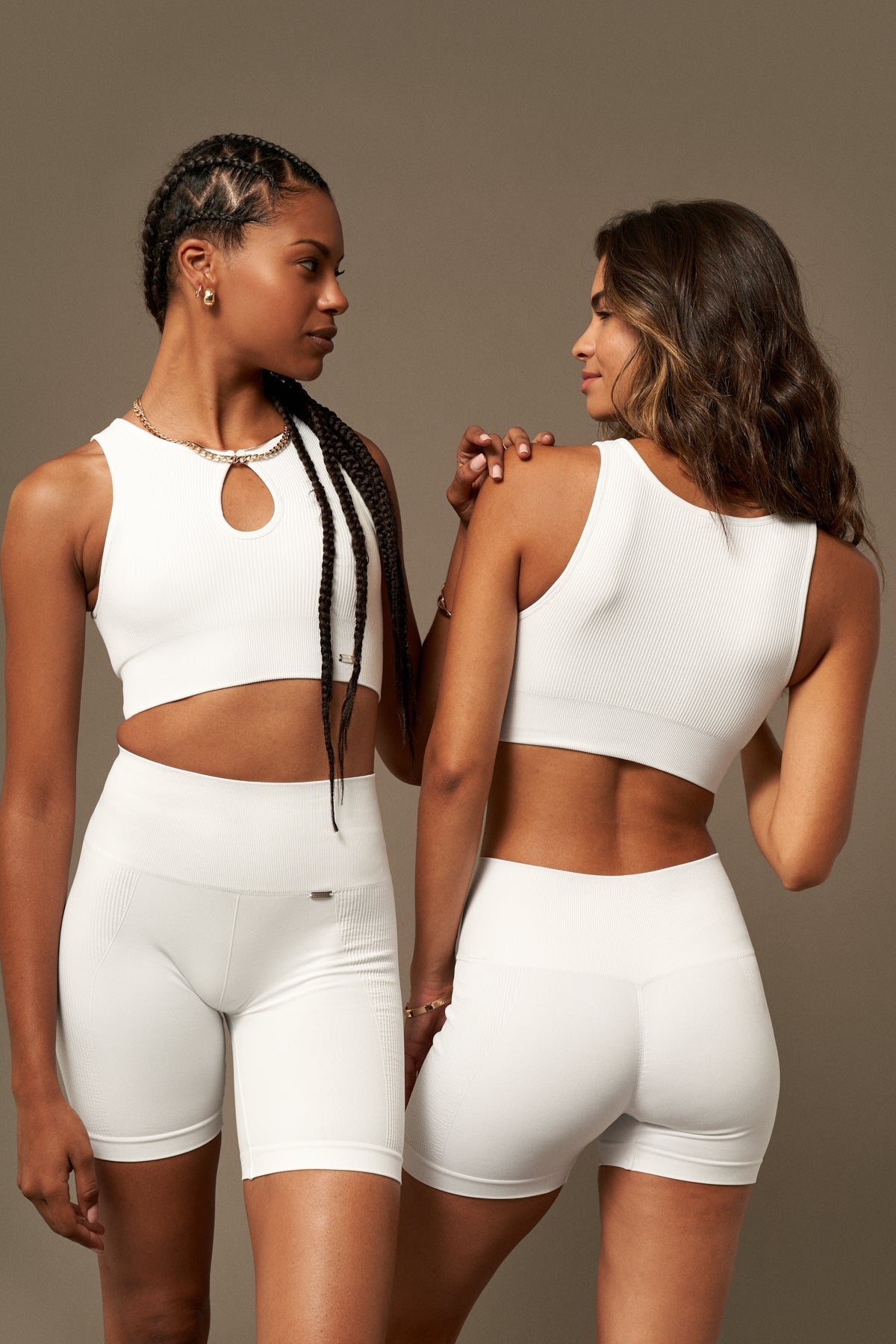 Bliss Biker Push-Up in White-Bikers-Tienda Ropa Leggings Yoga Sostenibles Reciclados Mujer On-line Barcelona Believe Athletics Sustainable Recycled Yoga Clothes