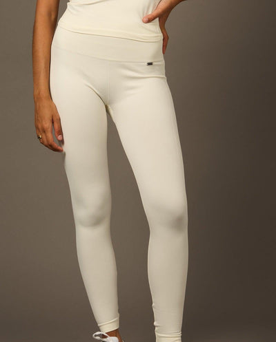 Bliss Legging en Blanco Perla-Long Leggings-Tienda Ropa Leggings Yoga Sostenibles Reciclados Mujer On-line Barcelona Believe Athletics Sustainable Recycled Yoga Clothes