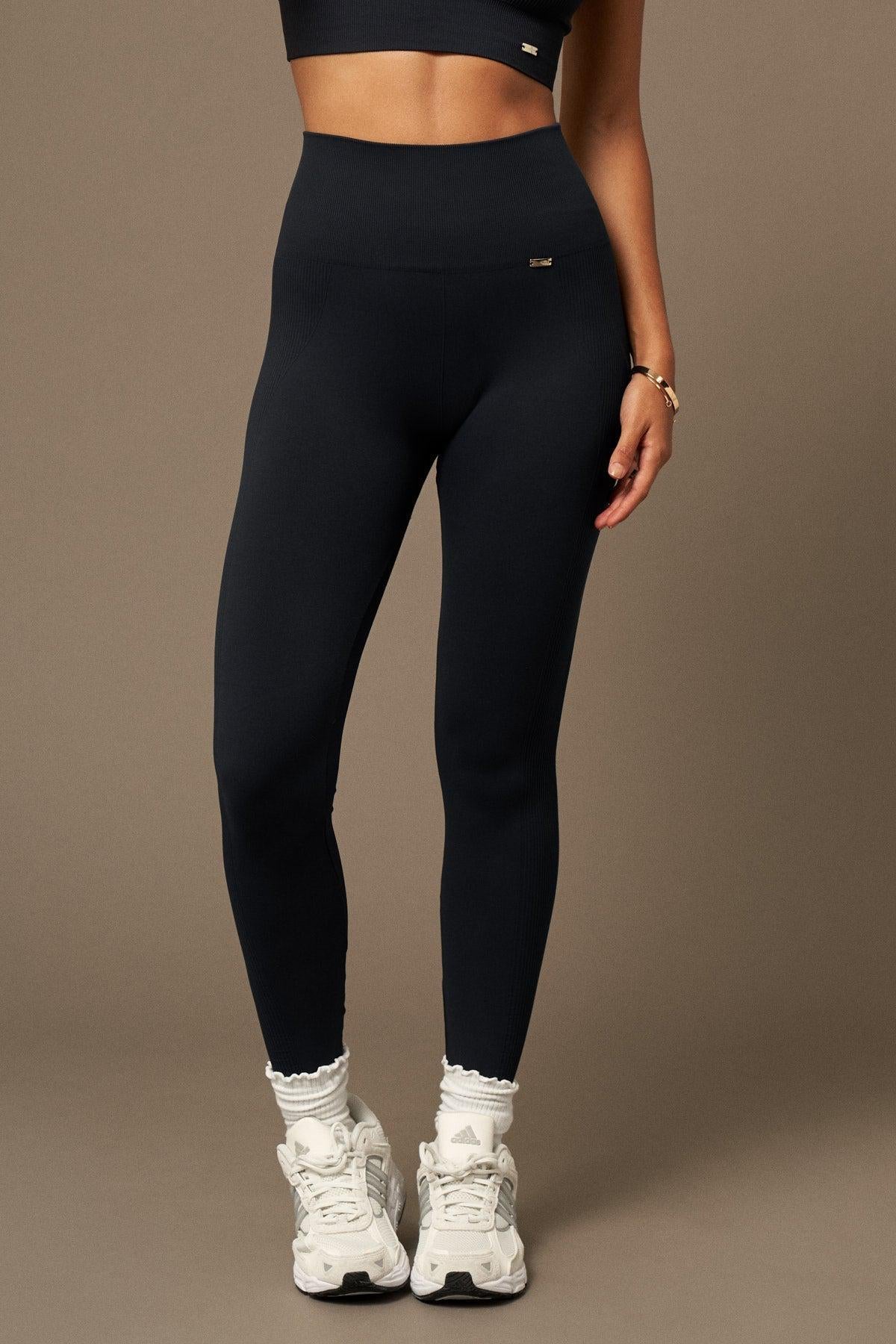 Long  Believe Bliss Legging in Navy- Leggings-Store Kleidung Nachhaltige Recycelte Yoga Leggings Frauen On-line Barcelona Leichtathletik Nachhaltige Recycelte Yoga-Kleidung