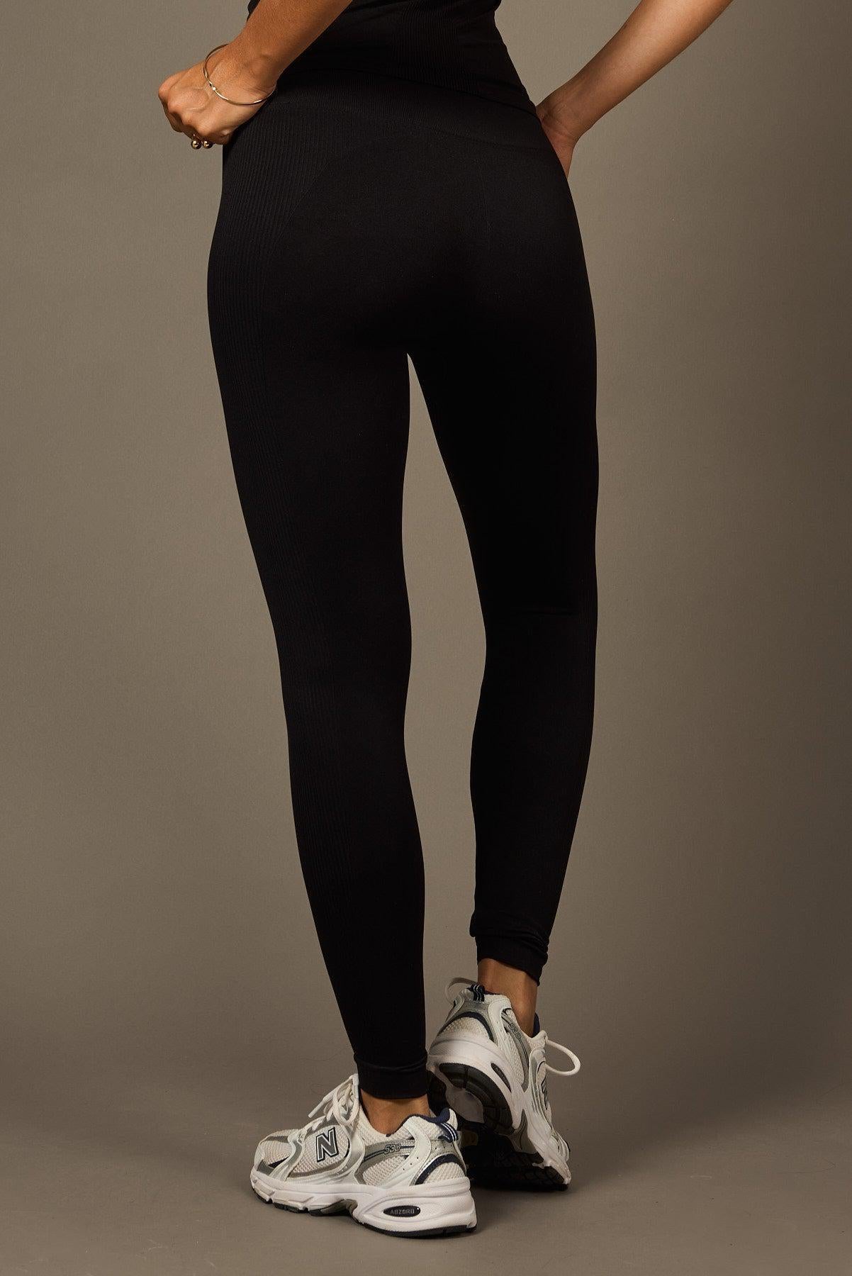 Long  Believe Bliss Legging in Schwarz- Leggings-Shop Nachhaltige Recycelte Yoga Leggings Damenbekleidung Online Barcelona Athletics Nachhaltige Recycelte Yoga-Kleidung