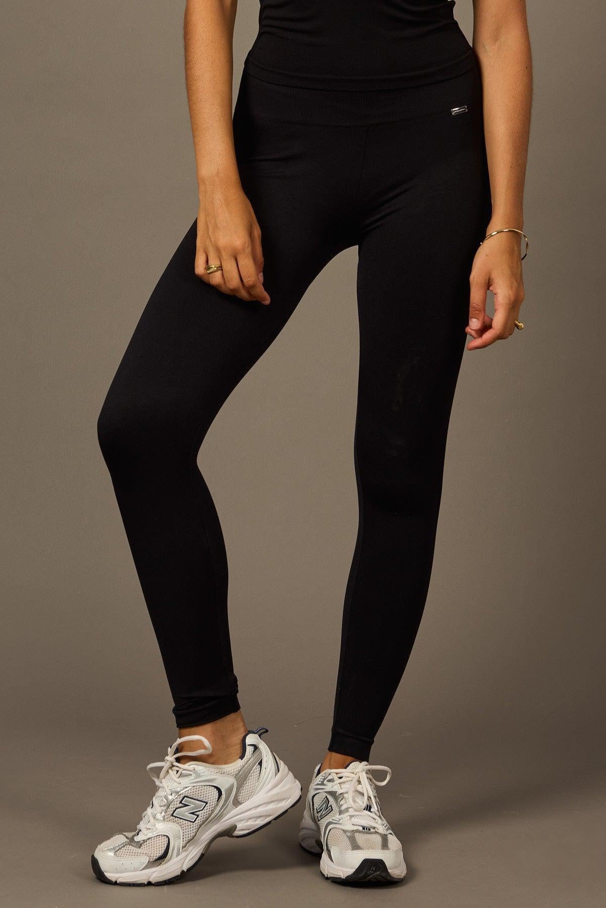 Long  Believe Bliss Legging in Schwarz- Leggings-Shop Nachhaltige Recycelte Yoga Leggings Damenbekleidung Online Barcelona Athletics Nachhaltige Recycelte Yoga-Kleidung