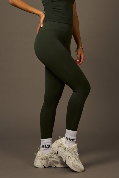 Bliss Legging in Deep Forest Green-Long Leggings-Tienda Ropa Leggings Yoga Sostenibles Reciclados Mujer On-line Barcelona Believe Athletics Sustainable Recycled Yoga Clothes