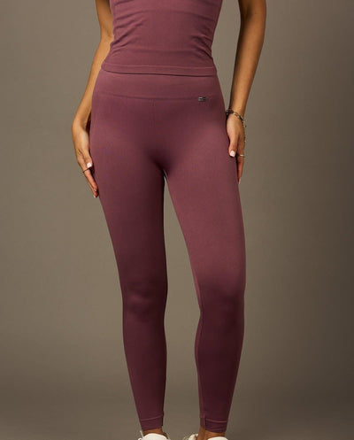 Bliss Legging in Figue-Long Leggings-Tienda Ropa Leggings Yoga Sostenibles Reciclados Mujer On-line Barcelona Believe Athletics Sustainable Recycled Yoga Clothes