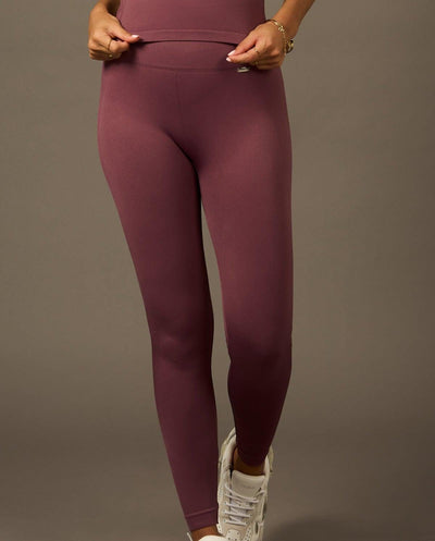 Bliss Legging in Figue-Long Leggings-Tienda Ropa Leggings Yoga Sostenibles Reciclados Mujer On-line Barcelona Believe Athletics Sustainable Recycled Yoga Clothes