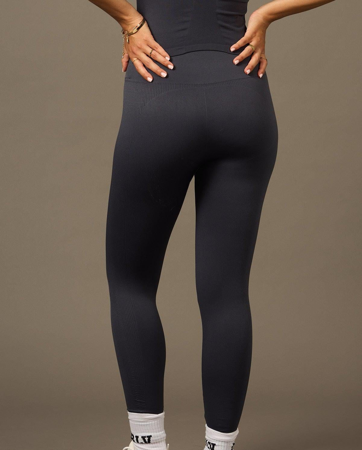 Bliss Legging in Midnight-Long Leggings-Tienda Ropa Leggings Yoga Sostenibles Reciclados Mujer On-line Barcelona Believe Athletics Sustainable Recycled Yoga Clothes