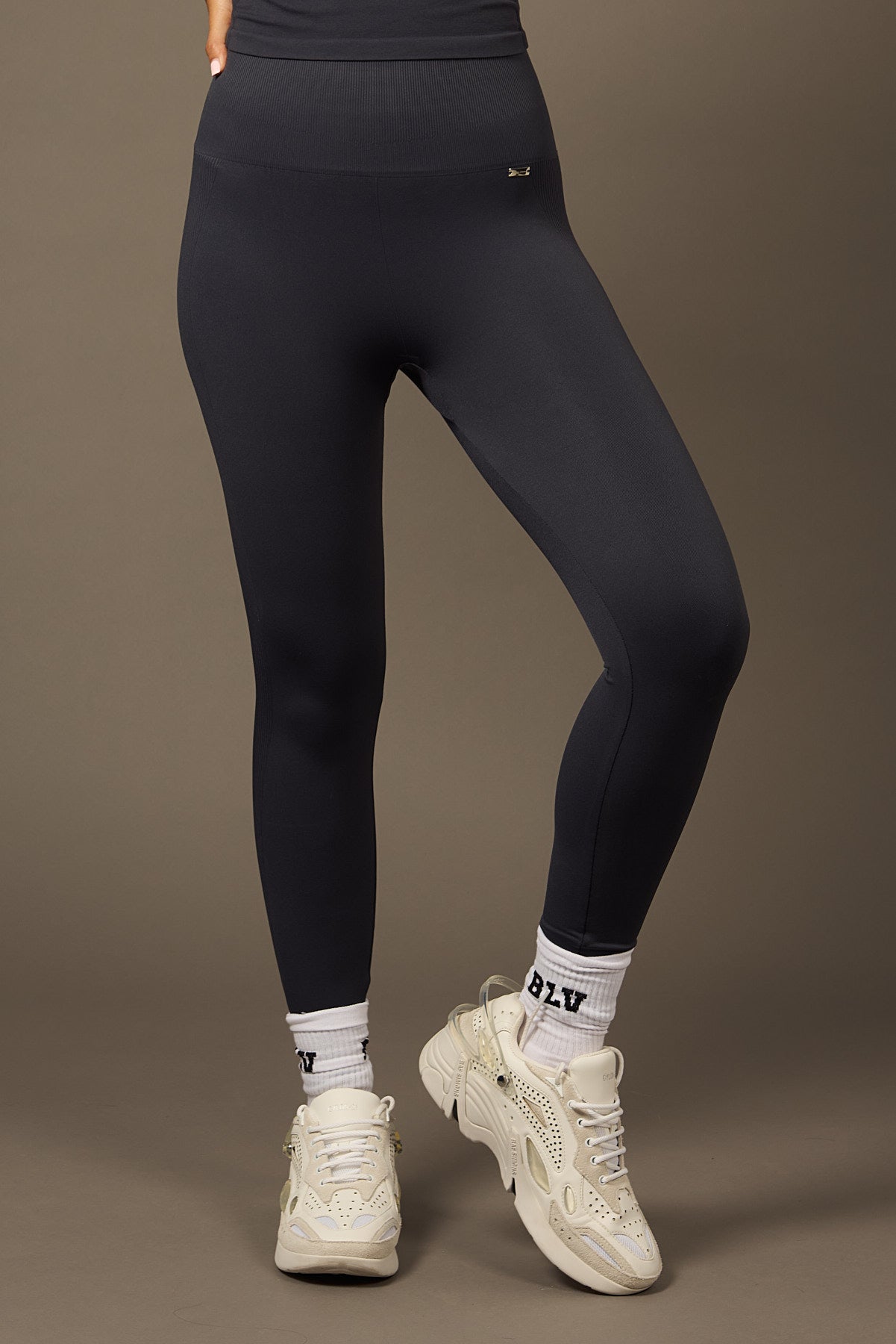 Bliss Legging in Midnight-Long Leggings-Tienda Ropa Leggings Yoga Sostenibles Reciclados Mujer On-line Barcelona Believe Athletics Sustainable Recycled Yoga Clothes