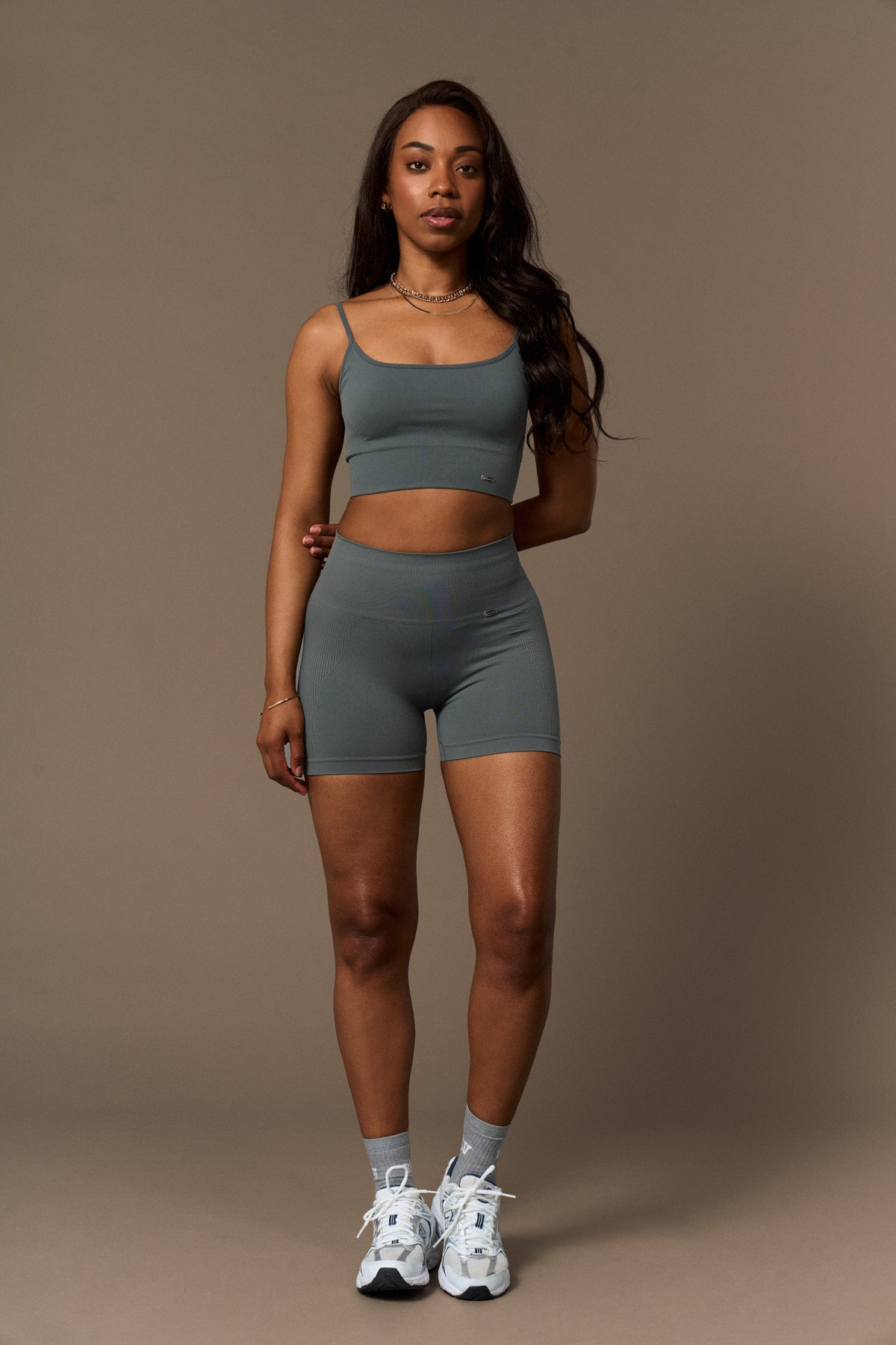 Bliss Short Push-Up en Gris-Shorts-Tienda Ropa Leggings Yoga Sostenibles Reciclados Mujer On-line Barcelona Believe Athletics Sustainable Recycled Yoga Clothes