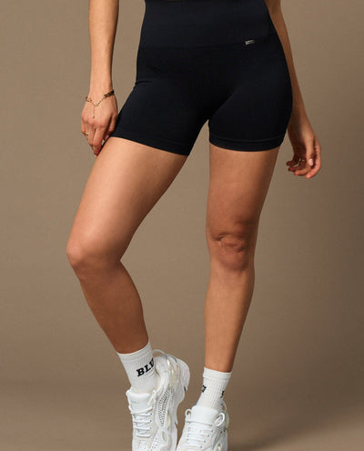 Bliss Short Push-Up en Negro-Shorts-Tienda Ropa Leggings Yoga Sostenibles Reciclados Mujer On-line Barcelona Believe Athletics Sustainable Recycled Yoga Clothes