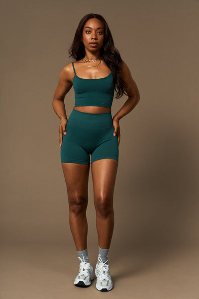 Bliss Short Push-Up en Pine-Shorts-Tienda Ropa Leggings Yoga Sostenibles Reciclados Mujer On-line Barcelona Believe Athletics Sustainable Recycled Yoga Clothes