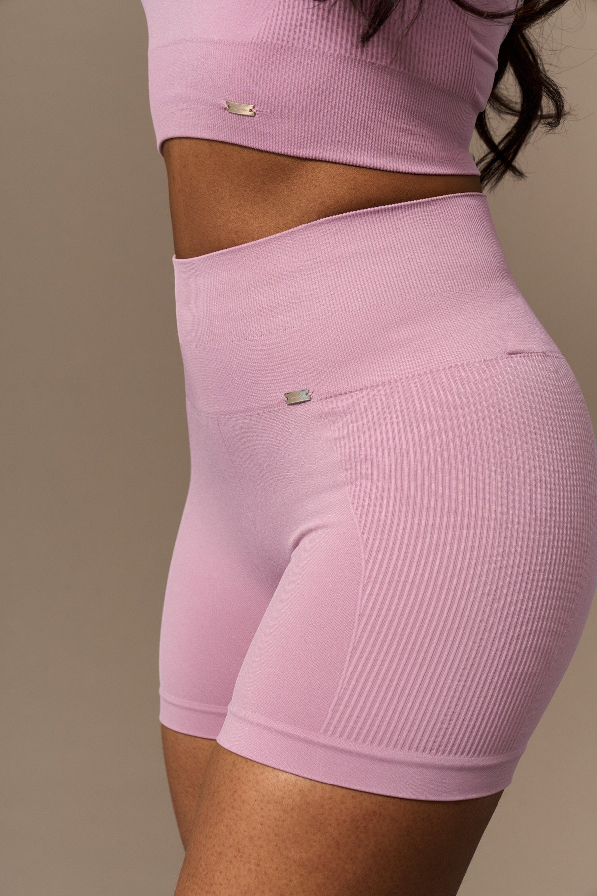 Bliss Short Push-Up en Pink-Shorts-Tienda Ropa Leggings Yoga Sostenibles Reciclados Mujer On-line Barcelona Believe Athletics Sustainable Recycled Yoga Clothes