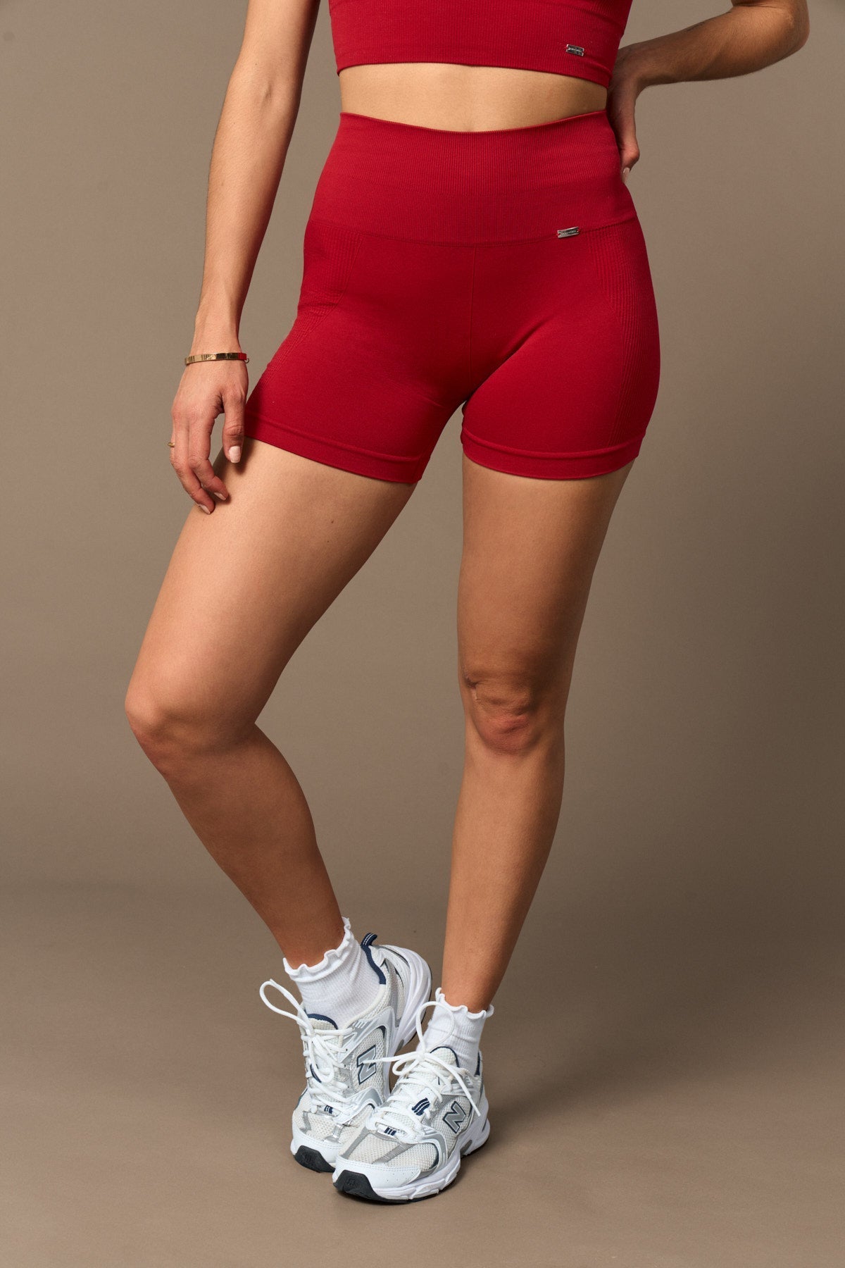 Bliss Short Push-Up en Rojo-Shorts-Tienda Ropa Leggings Yoga Sostenibles Reciclados Mujer On-line Barcelona Believe Athletics Sustainable Recycled Yoga Clothes