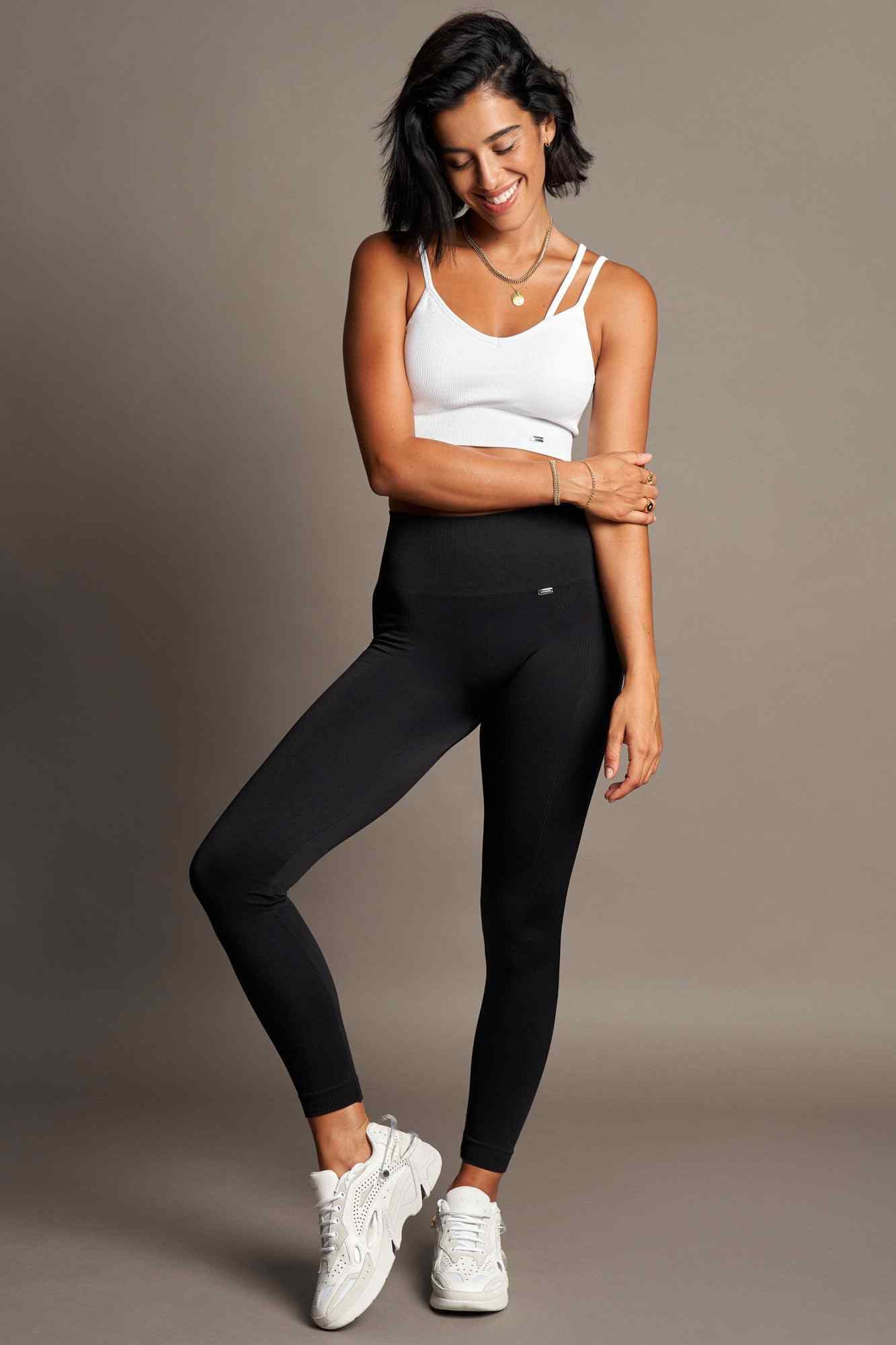 Blues Bra en Blanco-Bras-Tienda Ropa Leggings Yoga Sostenibles Reciclados Mujer On-line Barcelona Believe Athletics Sustainable Recycled Yoga Clothes