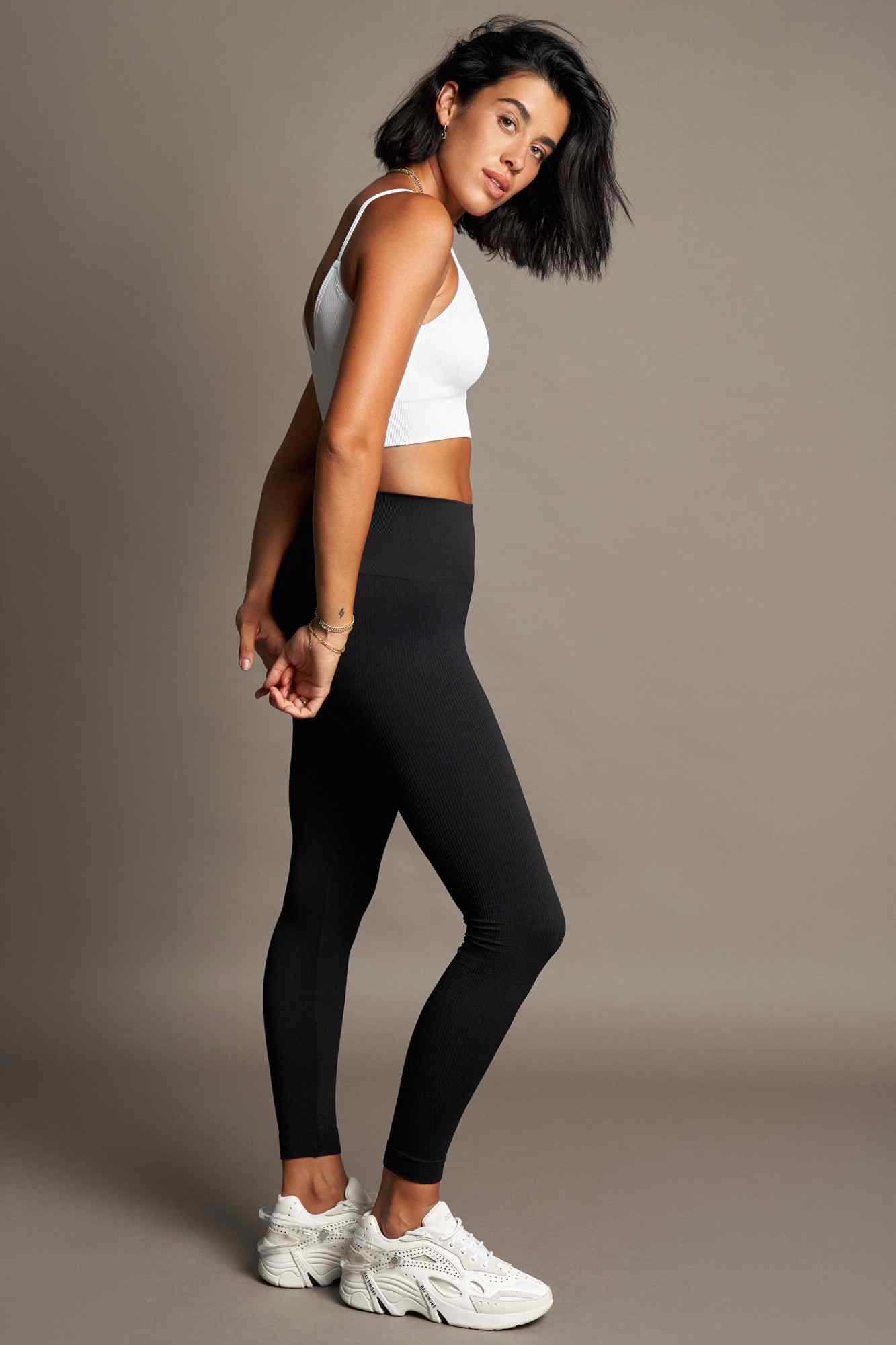 Blues Bra en Blanco-Bras-Tienda Ropa Leggings Yoga Sostenibles Reciclados Mujer On-line Barcelona Believe Athletics Sustainable Recycled Yoga Clothes