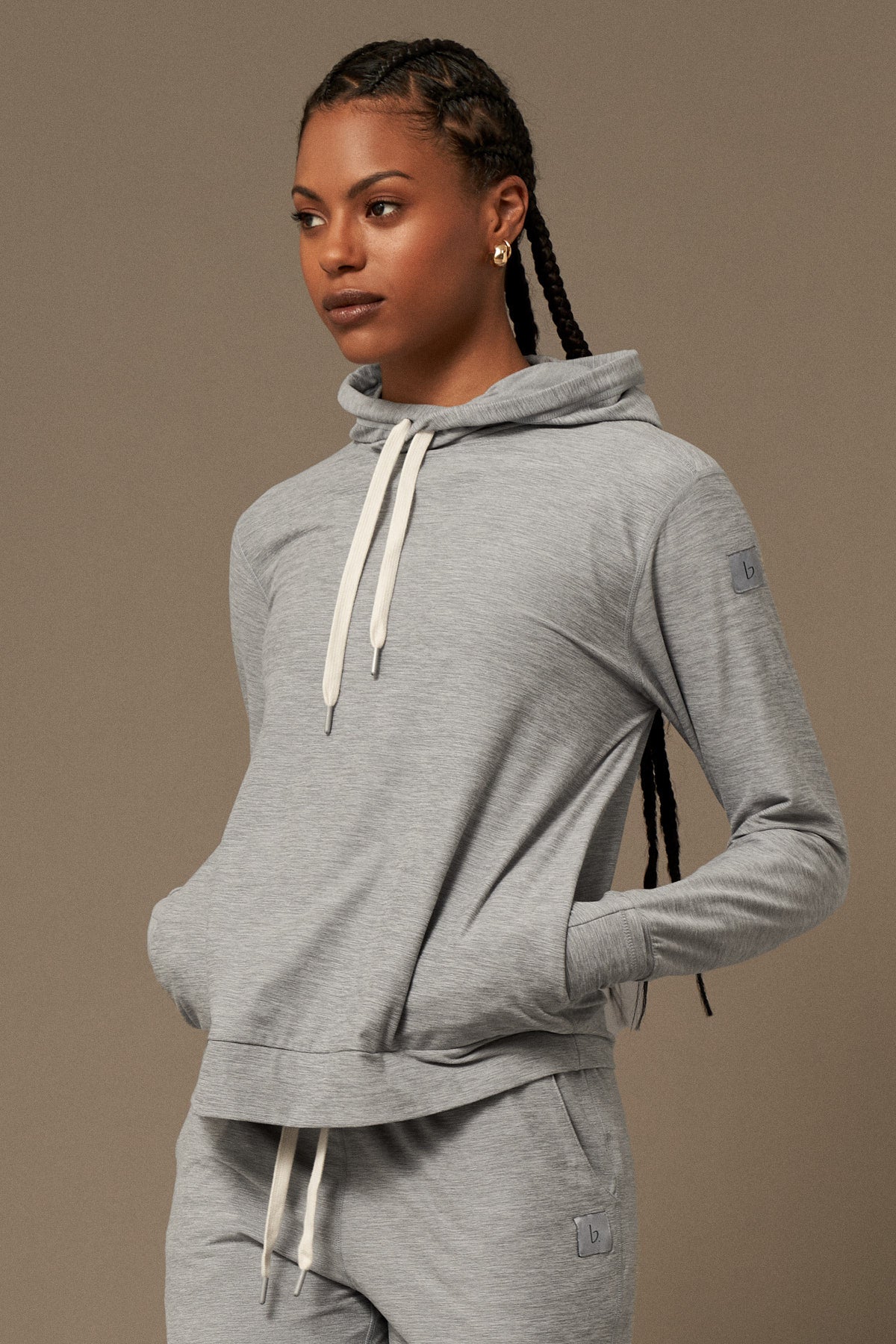 Breeze Hoodie en Gris Melange-Sweatshirts-Tienda Ropa Leggings Yoga Sostenibles Reciclados Mujer On-line Barcelona Believe Athletics Sustainable Recycled Yoga Clothes