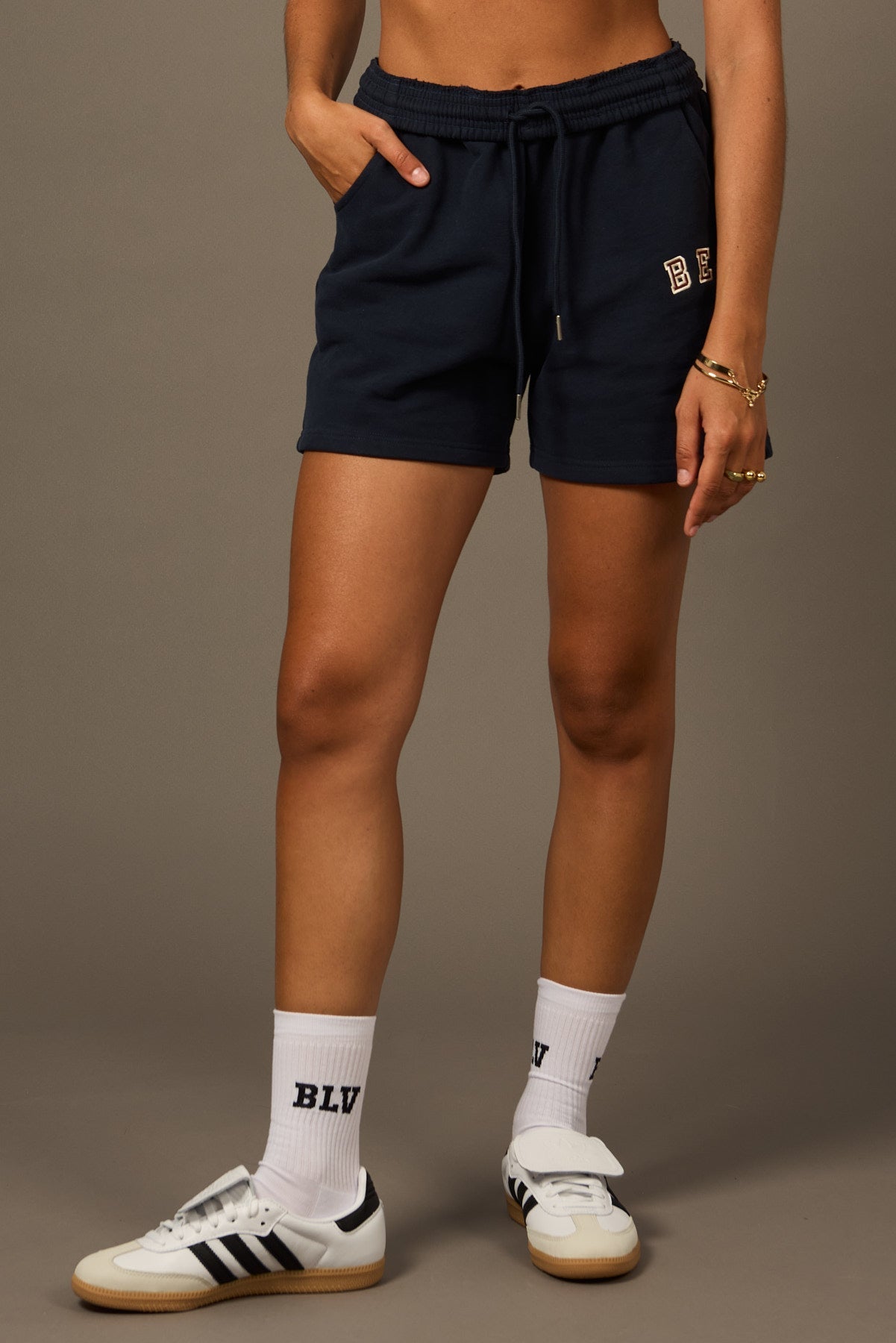 Believe COMING SOON Varsity Shorts Navy-Shorts-Store Kleidung Nachhaltige Recycelte Yoga-Leggings Damen Online Barcelona Athletics Nachhaltige Recycelte Yoga-Kleidung