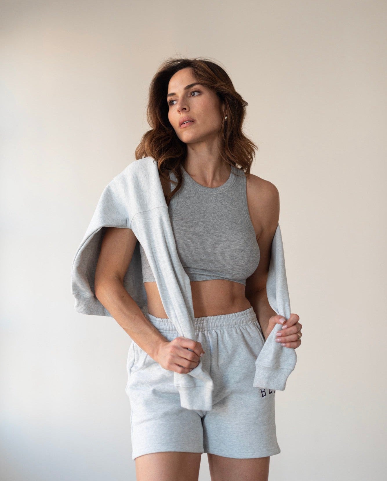 Crescent Tank Top en Gris-T-Shirts-Tienda Ropa Leggings Yoga Sostenibles Reciclados Mujer On-line Barcelona Believe Athletics Sustainable Recycled Yoga Clothes