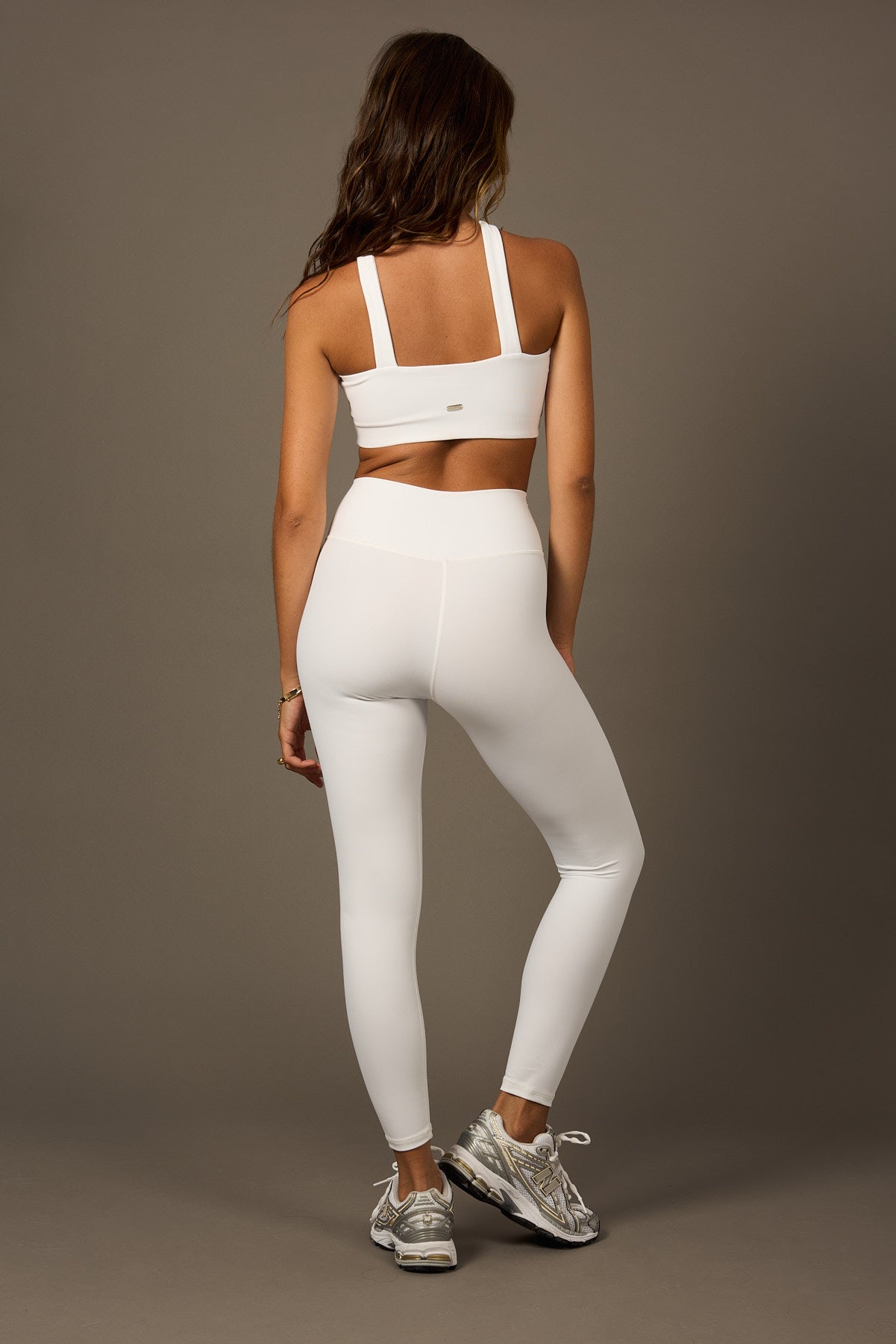 Crossed Daily Legging en Blanco Perla-Long Leggings-Tienda Ropa Leggings Yoga Sostenibles Reciclados Mujer On-line Barcelona Believe Athletics Sustainable Recycled Yoga Clothes