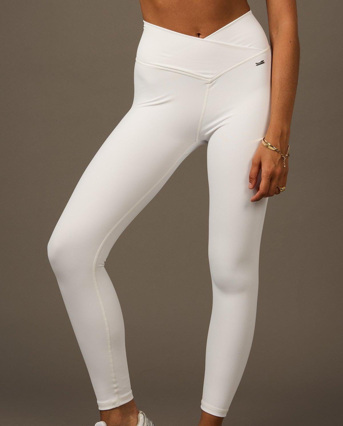 Crossed Daily Legging en Blanco-Long Leggings-Tienda Ropa Leggings Yoga Sostenibles Reciclados Mujer On-line Barcelona Believe Athletics Sustainable Recycled Yoga Clothes