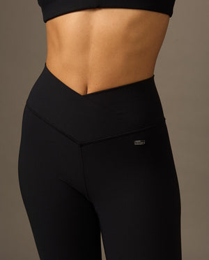 Crossed Daily Legging in Black-Long Leggings-Tienda Ropa Leggings Yoga Sostenibles Reciclados Mujer On-line Barcelona Believe Athletics Sustainable Recycled Yoga Clothes