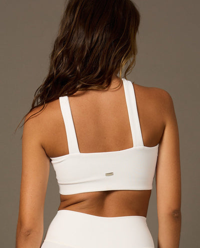 Destiny Bra en Blanco-Bras-Tienda Ropa Leggings Yoga Sostenibles Reciclados Mujer On-line Barcelona Believe Athletics Sustainable Recycled Yoga Clothes