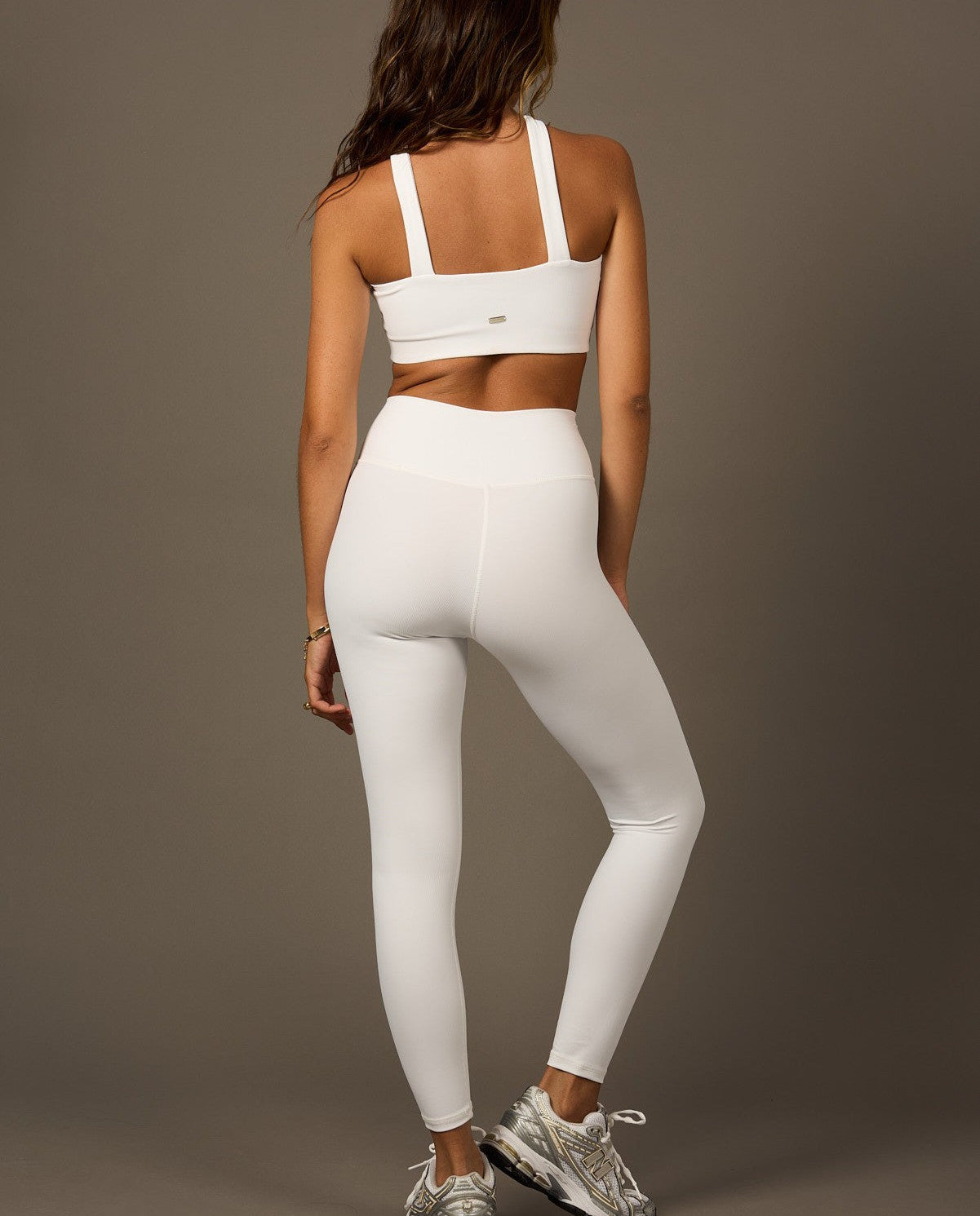 Destiny Bra en Blanco-Bras-Tienda Ropa Leggings Yoga Sostenibles Reciclados Mujer On-line Barcelona Believe Athletics Sustainable Recycled Yoga Clothes