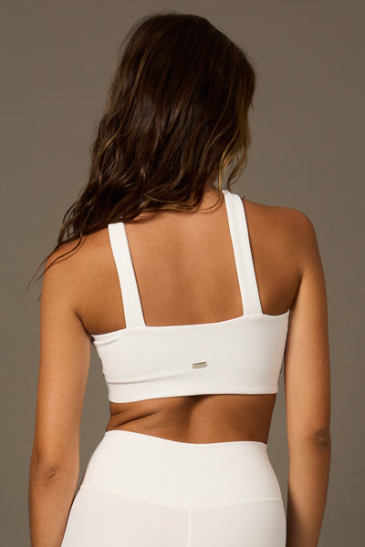 Destiny Bra en Blanco Perla-Bras-Tienda Ropa Leggings Yoga Sostenibles Reciclados Mujer On-line Barcelona Believe Athletics Sustainable Recycled Yoga Clothes