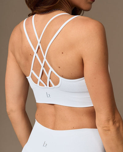 Earth Bra en Blanco-Bras-Tienda Ropa Leggings Yoga Sostenibles Reciclados Mujer On-line Barcelona Believe Athletics Sustainable Recycled Yoga Clothes