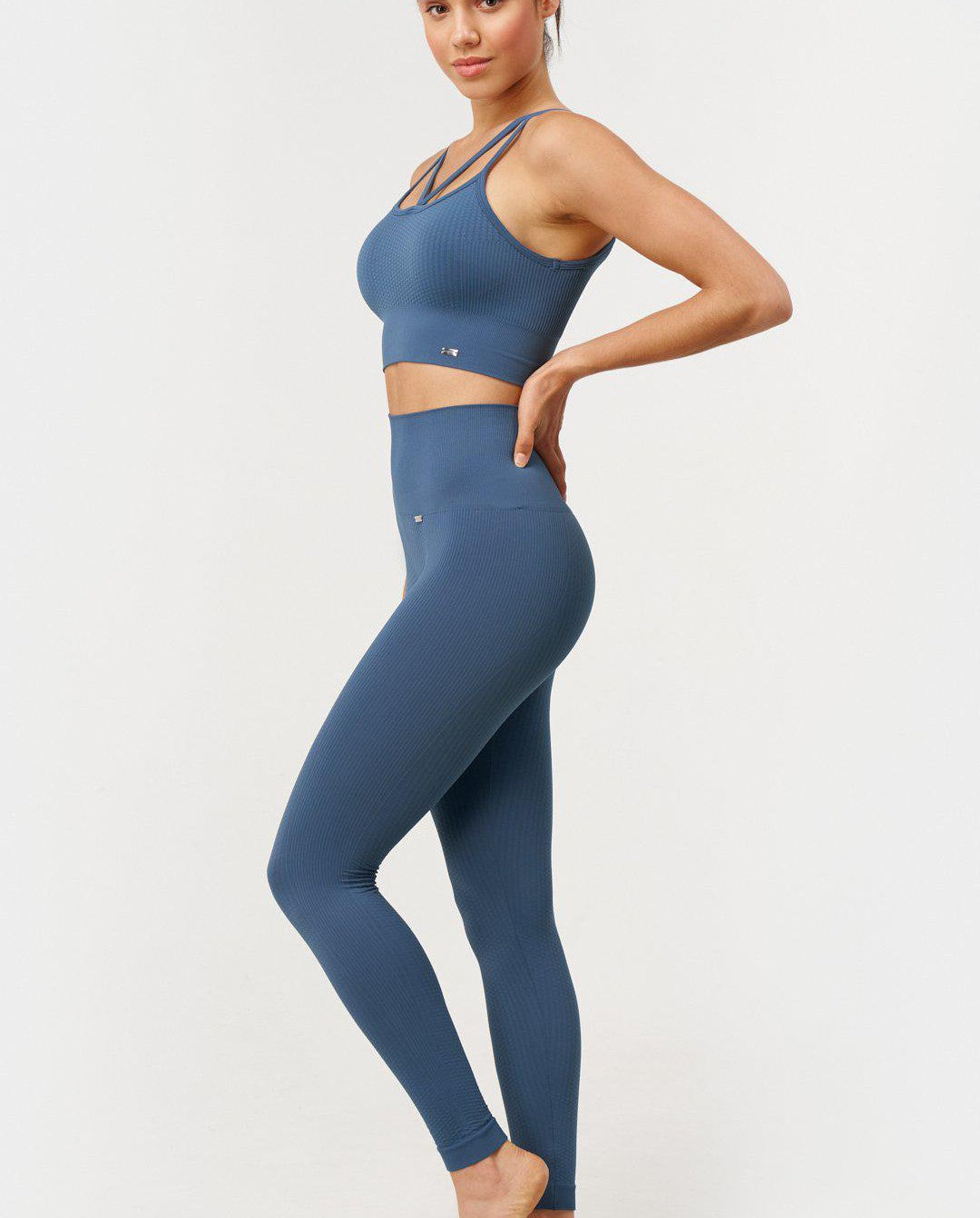 Feel Bra Reversible en Jade-Bras-Tienda Ropa Leggings Yoga Sostenibles Reciclados Mujer On-line Barcelona Believe Athletics Sustainable Recycled Yoga Clothes