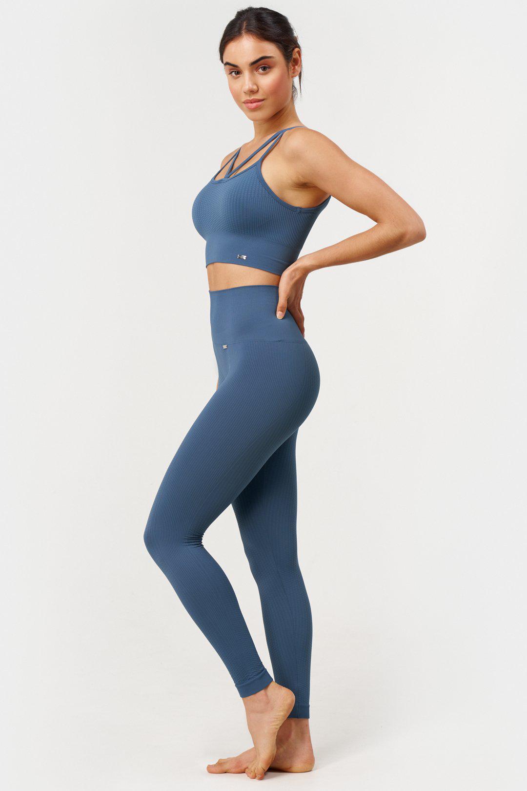 Feel Bra Reversible en Jade-Bras-Tienda Ropa Leggings Yoga Sostenibles Reciclados Mujer On-line Barcelona Believe Athletics Sustainable Recycled Yoga Clothes