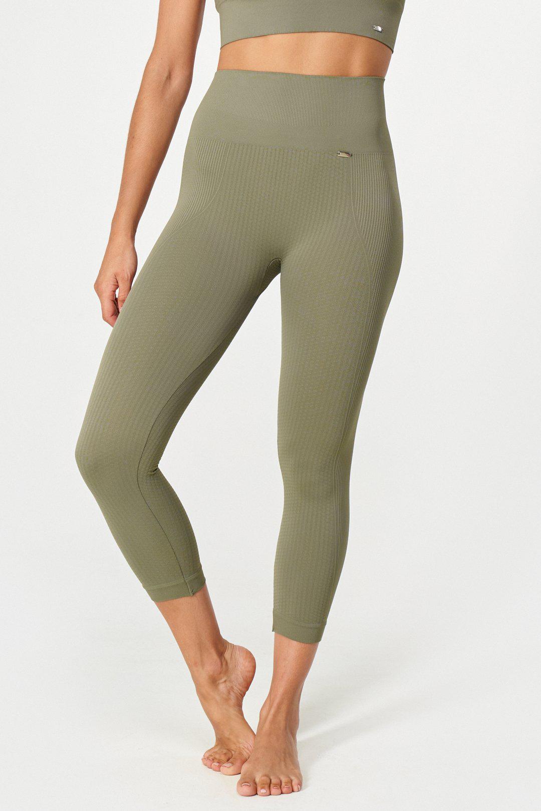 Flow Legging Capri in Khaki-Long Leggings-Store Clothing Leggings Sustainable Recycled Yoga Clothes Women On-line Barcelona Believe Athletics Sustainable Recycled Yoga Clothes