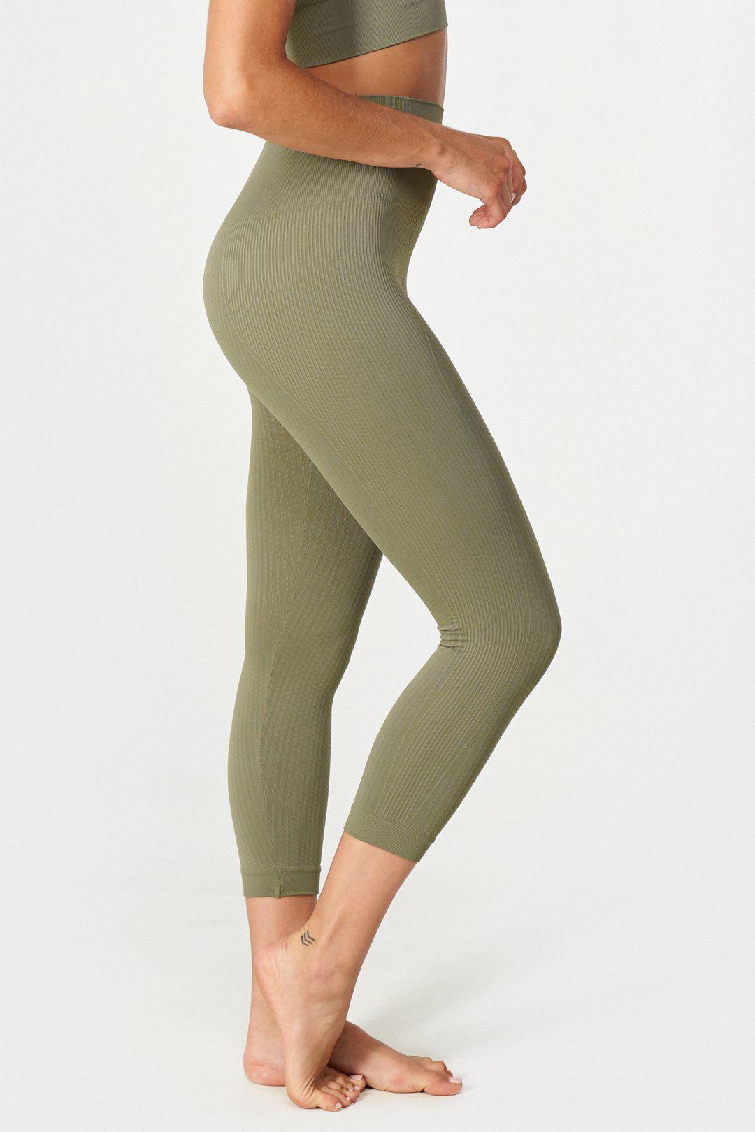 Flow Legging Capri in Khaki-Long Leggings-Store Clothing Leggings Sustainable Recycled Yoga Clothes Women On-line Barcelona Believe Athletics Sustainable Recycled Yoga Clothes