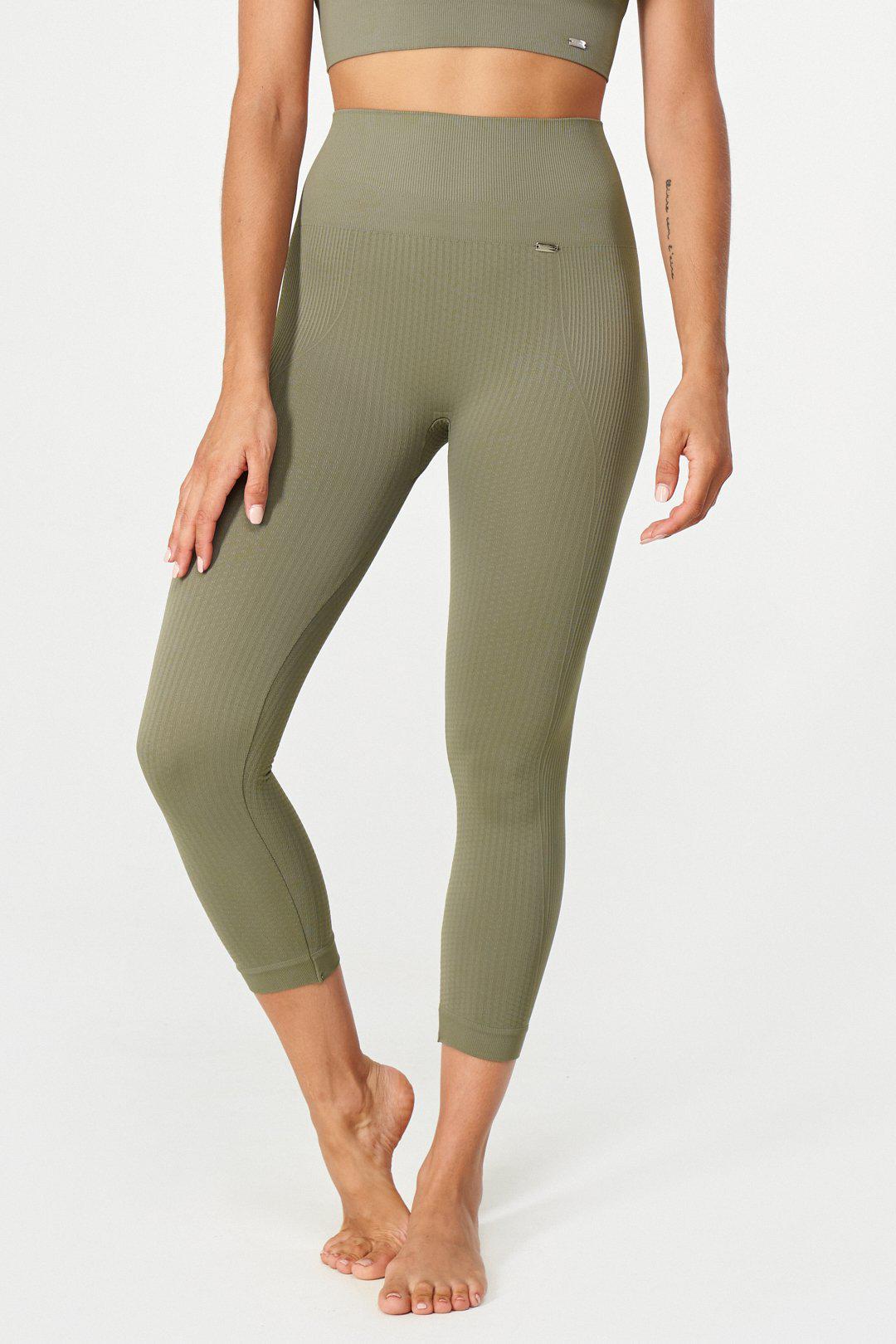 Flow Legging Capri in Khaki-Long Leggings-Store Clothing Leggings Sustainable Recycled Yoga Clothes Women On-line Barcelona Believe Athletics Sustainable Recycled Yoga Clothes