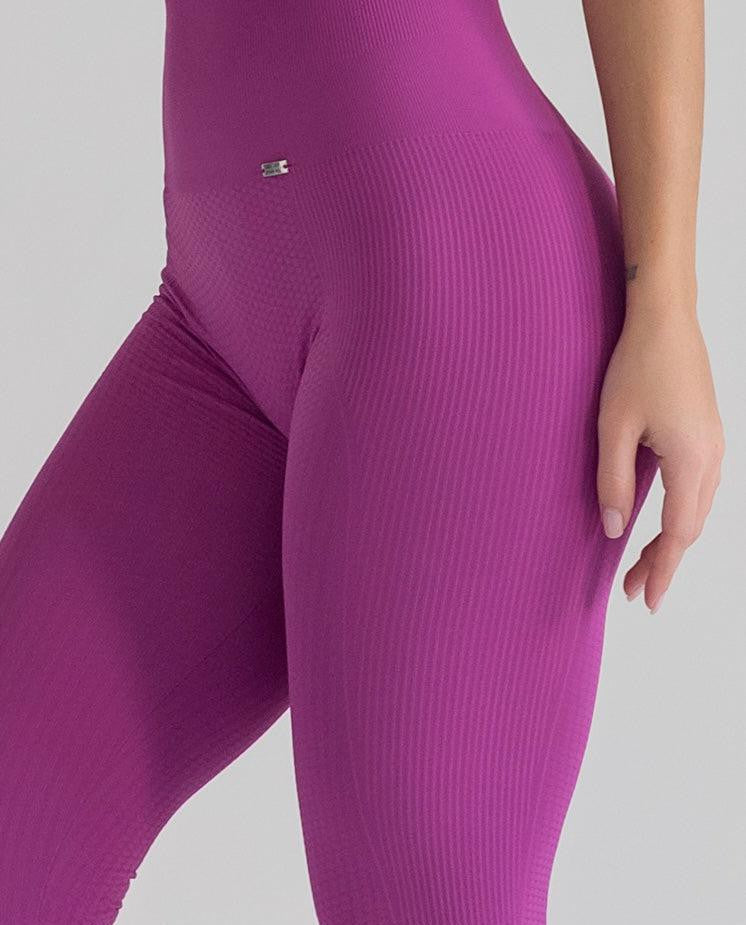 Flow Legging en Orquidea-Long Leggings-Tienda Ropa Leggings Yoga Sostenibles Reciclados Mujer On-line Barcelona Believe Athletics Sustainable Recycled Yoga Clothes