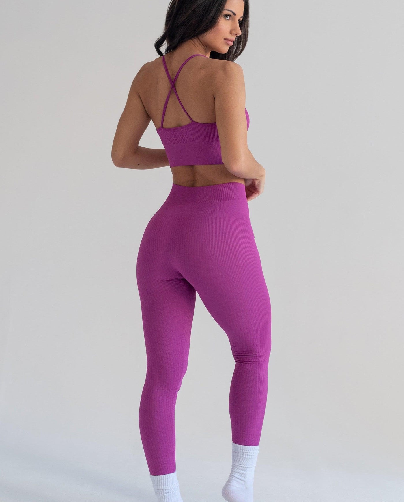 Flow Legging en Orquidea-Long Leggings-Tienda Ropa Leggings Yoga Sostenibles Reciclados Mujer On-line Barcelona Believe Athletics Sustainable Recycled Yoga Clothes