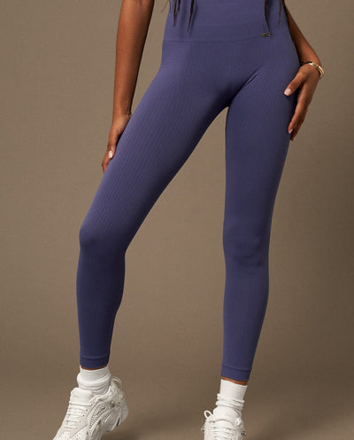 Flow Legging en Twilight-Long Leggings-Tienda Ropa Leggings Yoga Sostenibles Reciclados Mujer On-line Barcelona Believe Athletics Sustainable Recycled Yoga Clothes