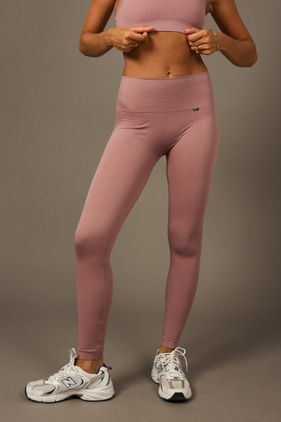 Long  Believe Flow Legging in Berry Velvet- Leggings-Shop Nachhaltige Recycelte Yoga Leggings Damenbekleidung On-line Barcelona Athletics Nachhaltige Recycelte Yoga Kleidung