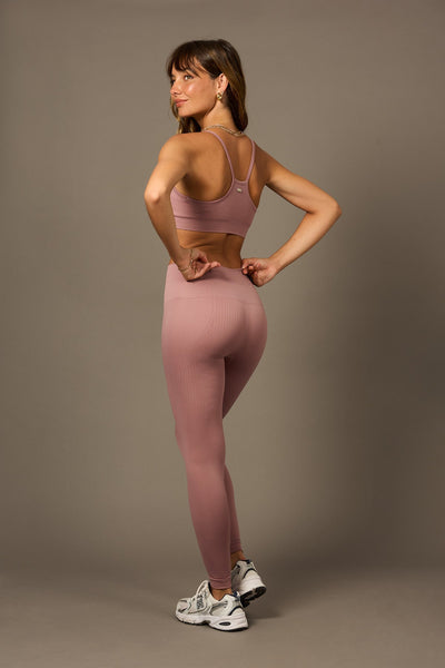 Long  Believe Flow Legging in Berry Velvet- Leggings-Shop Nachhaltige Recycelte Yoga Leggings Damenbekleidung On-line Barcelona Athletics Nachhaltige Recycelte Yoga Kleidung