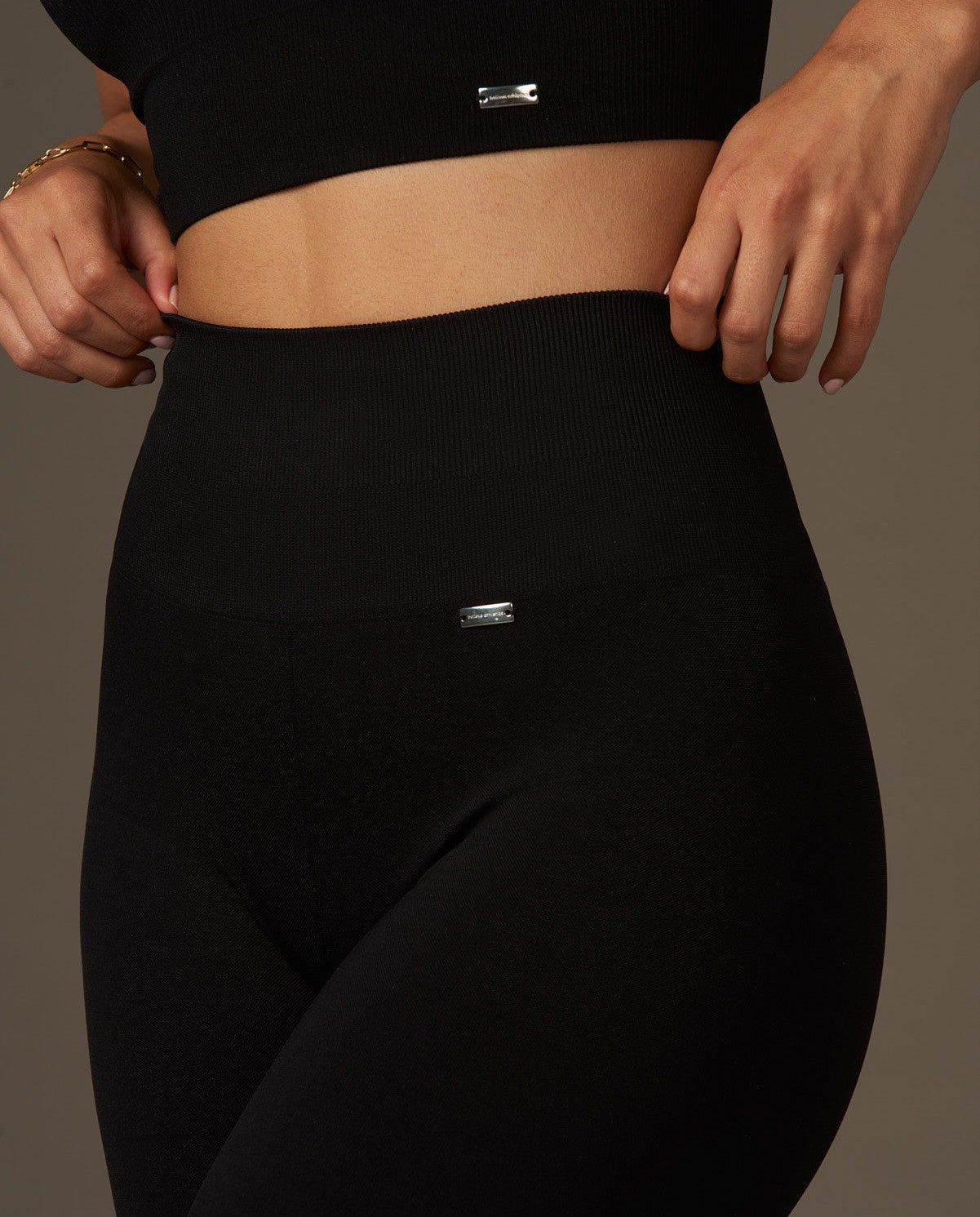 Halo Biker en Negro-Bikers-Tienda Ropa Leggings Yoga Sostenibles Reciclados Mujer On-line Barcelona Believe Athletics Sustainable Recycled Yoga Clothes