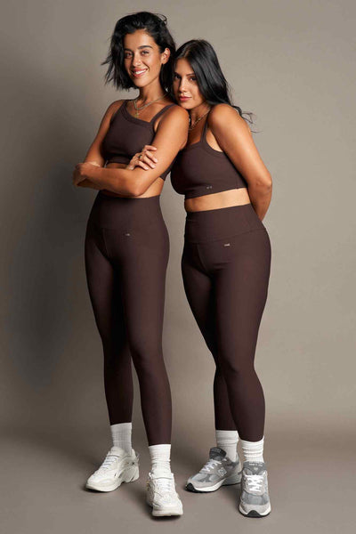 Hope Bra en Cocoa-Bras-Tienda Ropa Leggings Yoga Sostenibles Reciclados Mujer On-line Barcelona Believe Athletics Sustainable Recycled Yoga Clothes